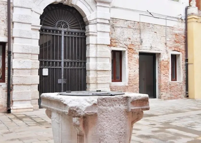 Al Mascaron Ridente Venecia