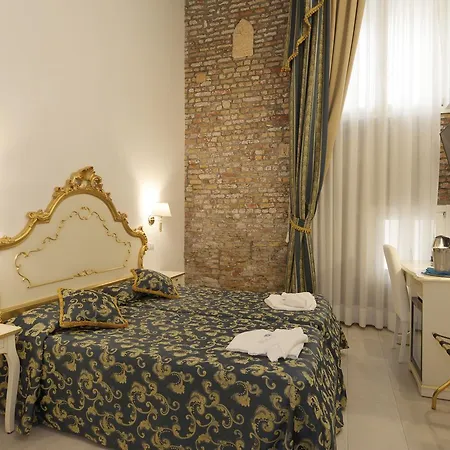 Hotell Al Mascaron Ridente
