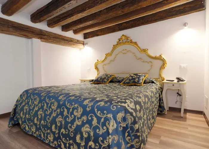 Al Mascaron Ridente Venise