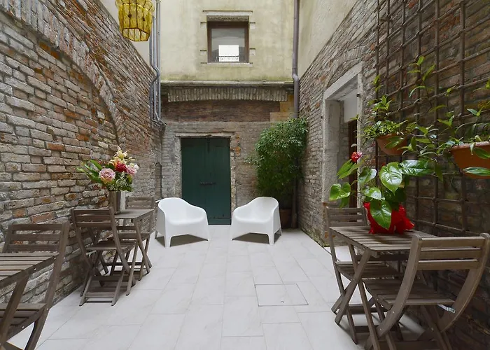 Al Mascaron Ridente Venise