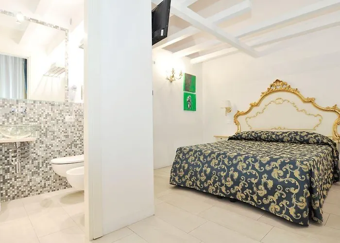 Al Mascaron Ridente Hotell