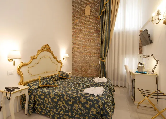 Al Mascaron Ridente 3*